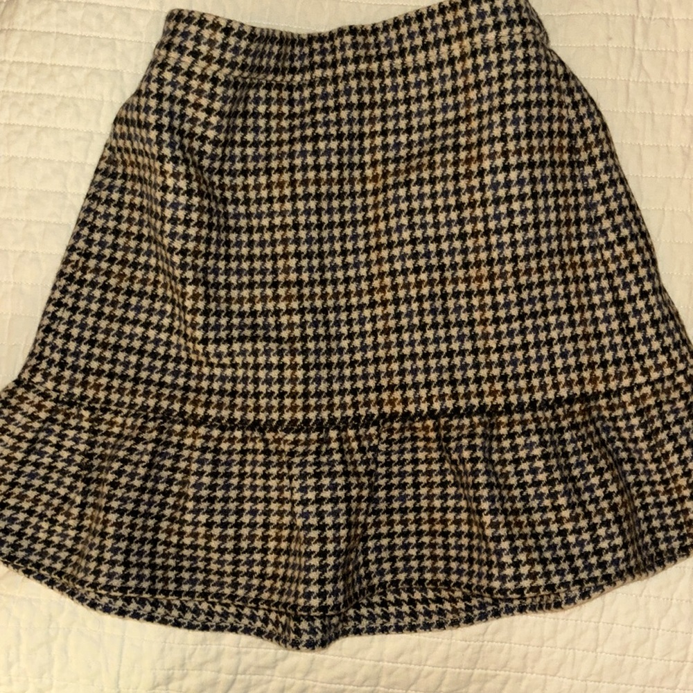 Size 00 Plaid Jcrew Skirt with Ruffle. Only worn a few times. Adorable! E